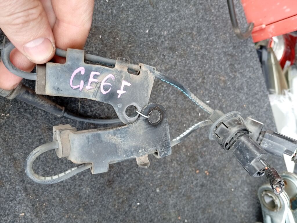 Датчик ABS на Honda Fit GE6 L13A, Переднее расположение