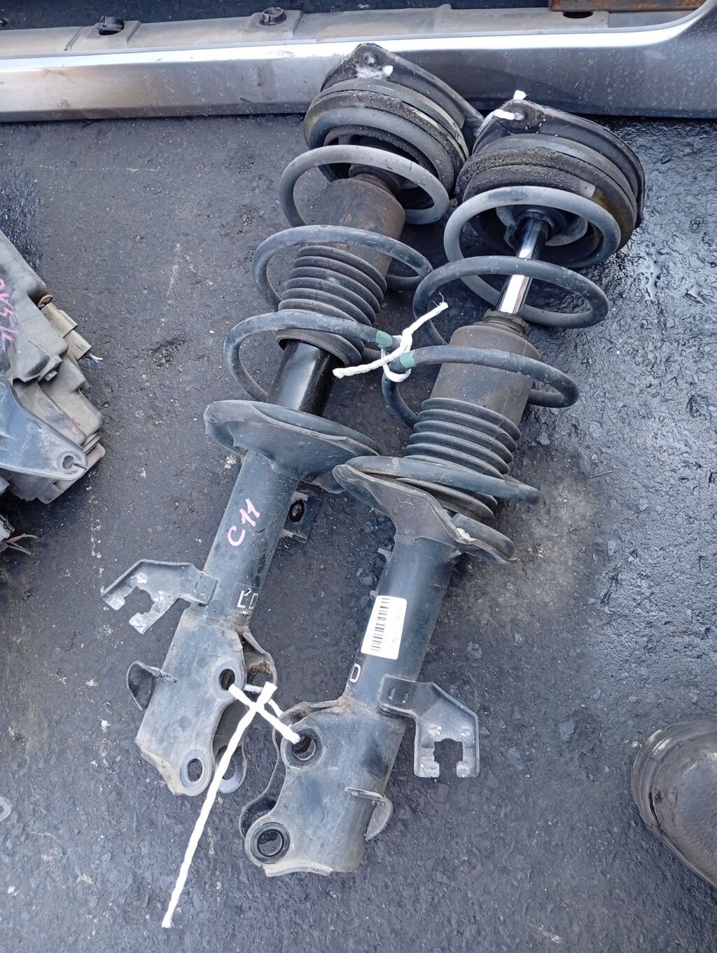 Стойка амортизатора на Nissan Tiida C11 HR15DE, Переднее расположение