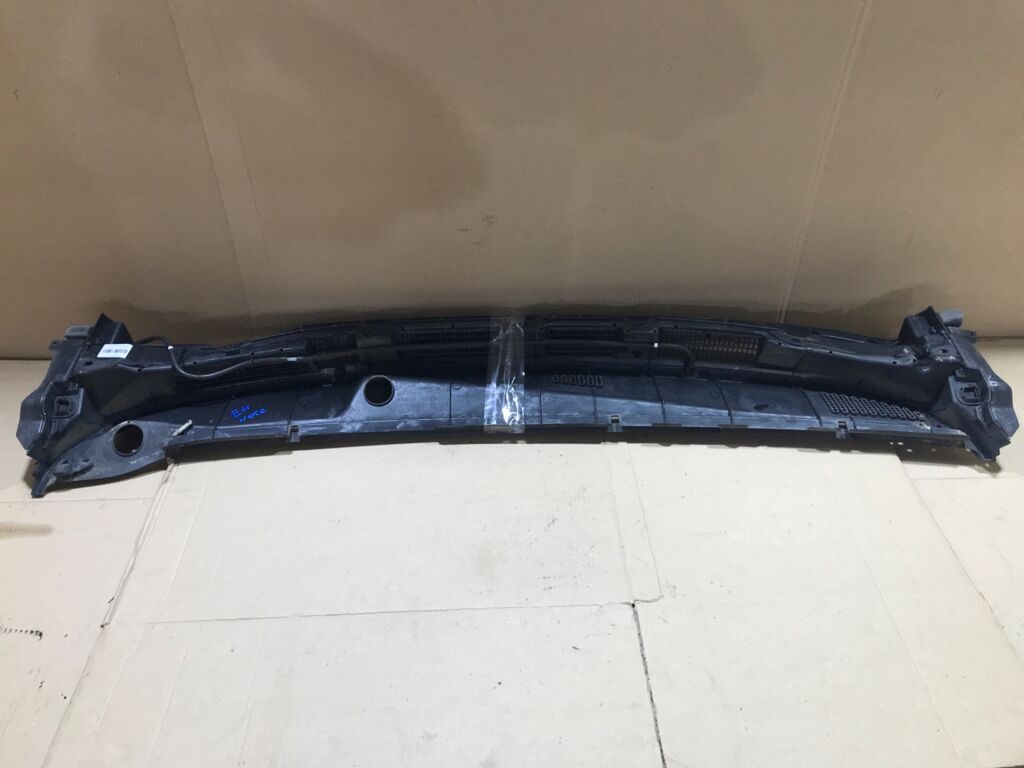 Решетка под лобовое стекло на Nissan Note E11 Фото 2