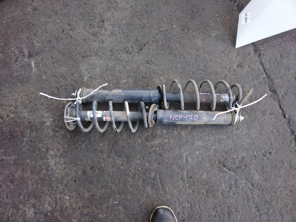 Амортизатор 48530-52D50 на Toyota Ractis NCP120 Фото 2