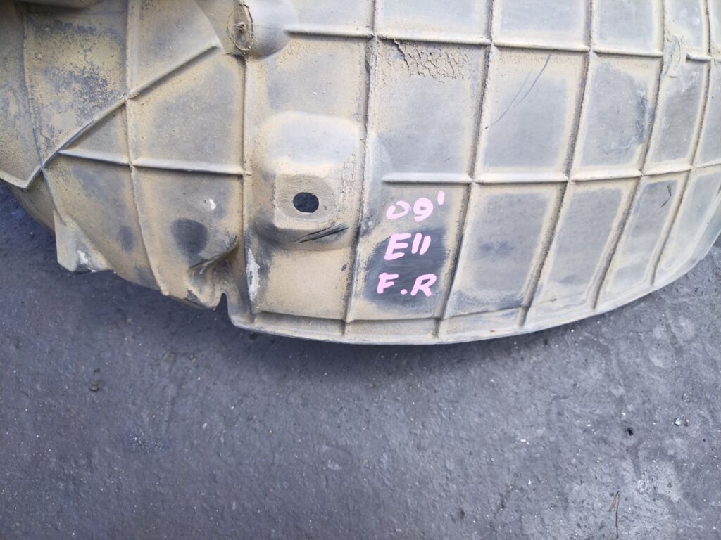 Подкрылок на Nissan Note E11 HR15DE 63840-1U600  212630  2711FP1  2711FP1T  63840-8Y20A  63840-9U000  63840-9U20A  63840-9U20B  638429U000  8400-618  915.NS11115R  974592  DS11174AR  DT501016L0R00  FP 5013 388  NNNOT06-300-R  NNNOT06300R  NNNOT06301R  PDS11174AR  ST-DTE1-016L-1, Переднее Правое расположение