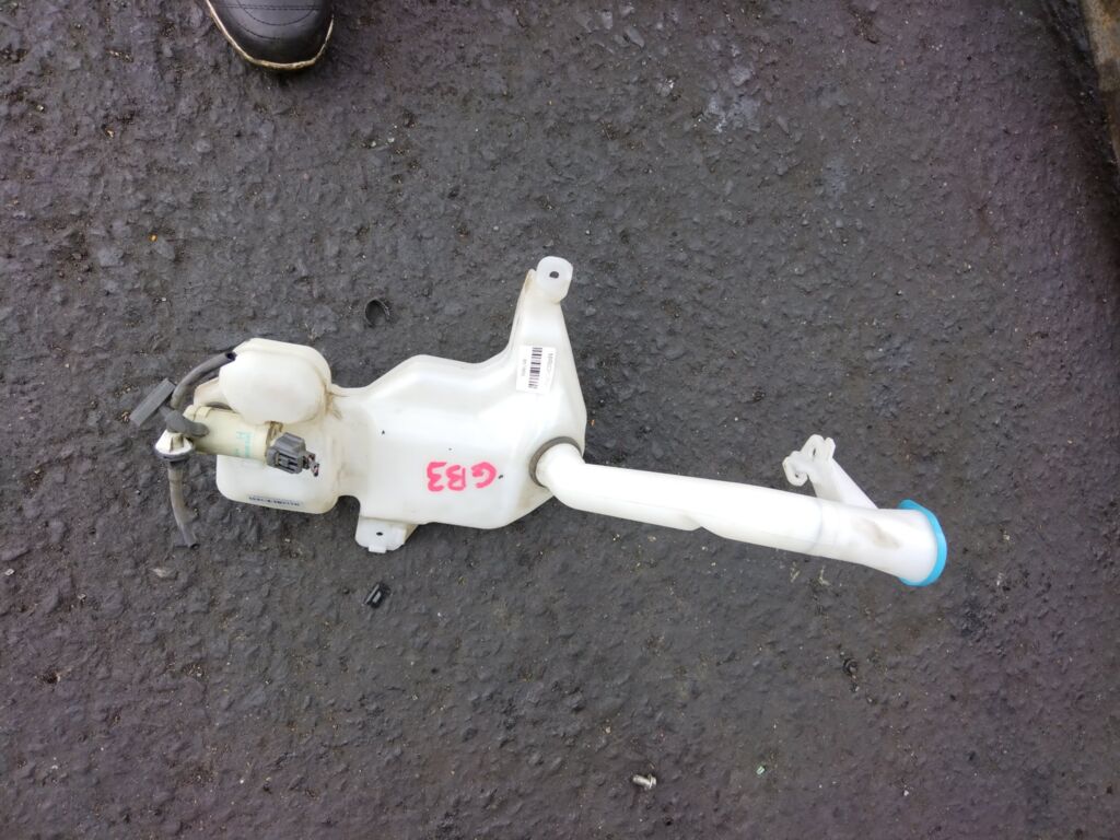 Бачок омывателя на Honda Freed GB3