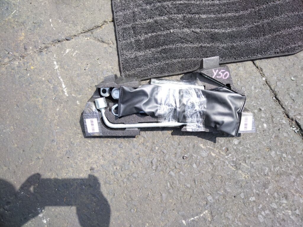 Домкрат на Nissan Fuga Y50