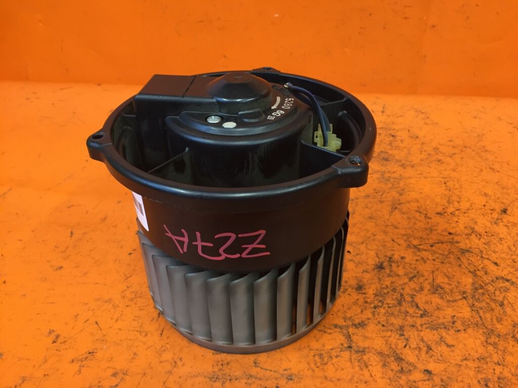 Мотор печки на Mitsubishi Colt Z27A MN140153