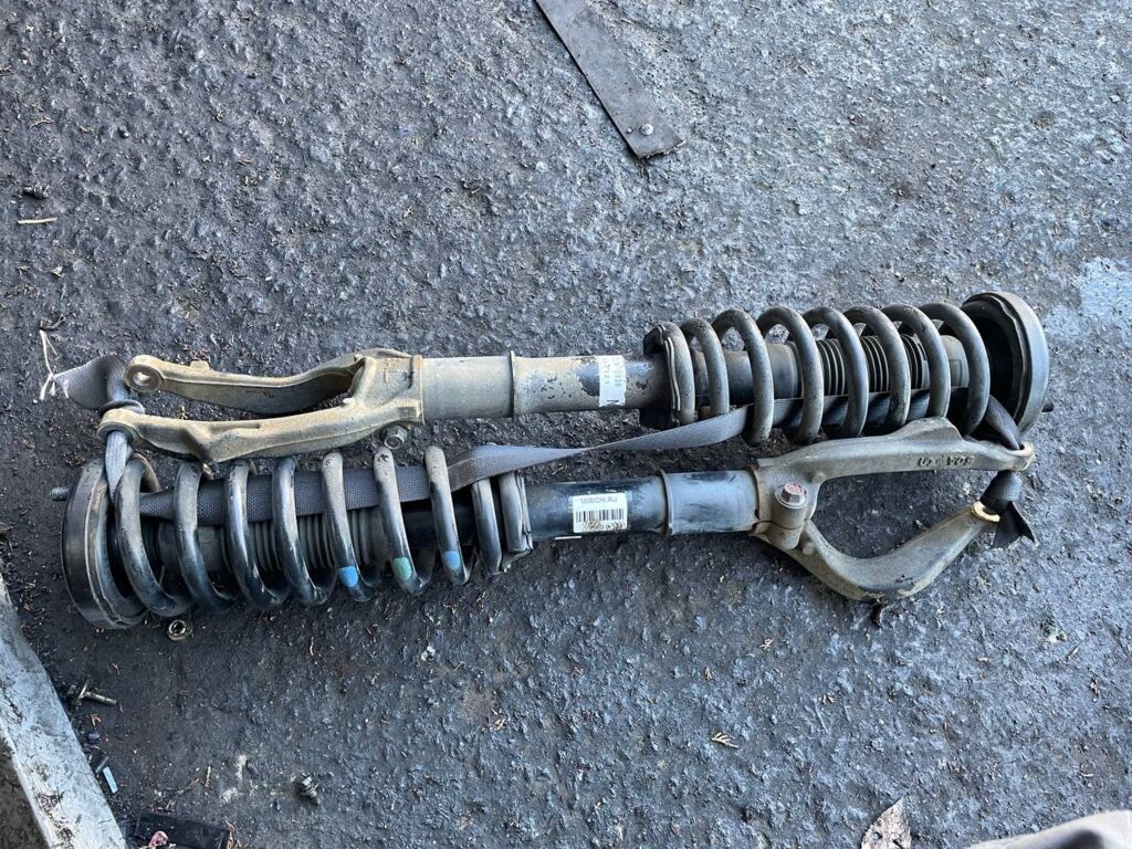 Стойка амортизатора на Honda Elysion RR1 K24A, Переднее расположение