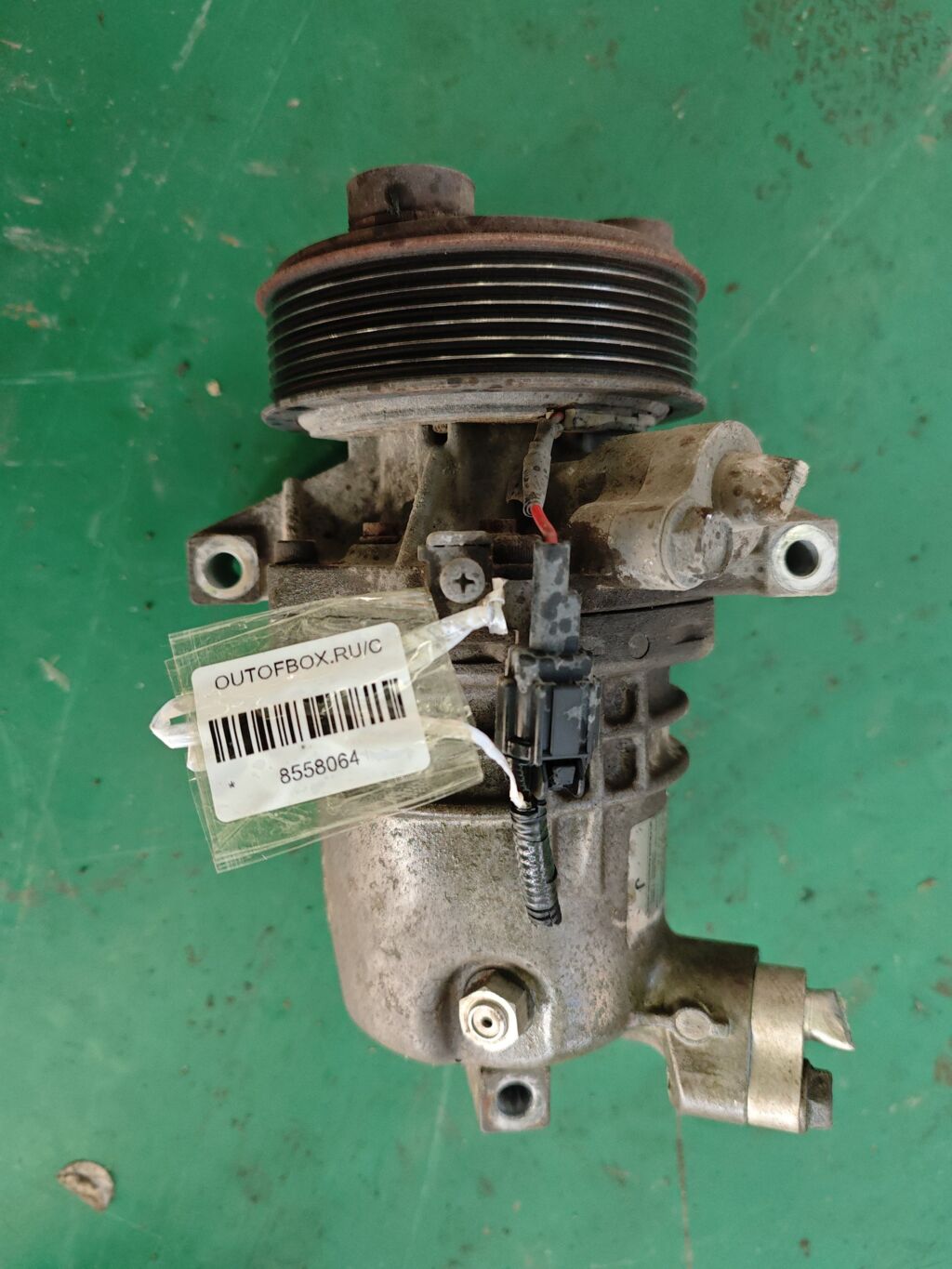 Компрессор кондиционера на Nissan Tiida C11 HR16DE 92600-CJ73A
