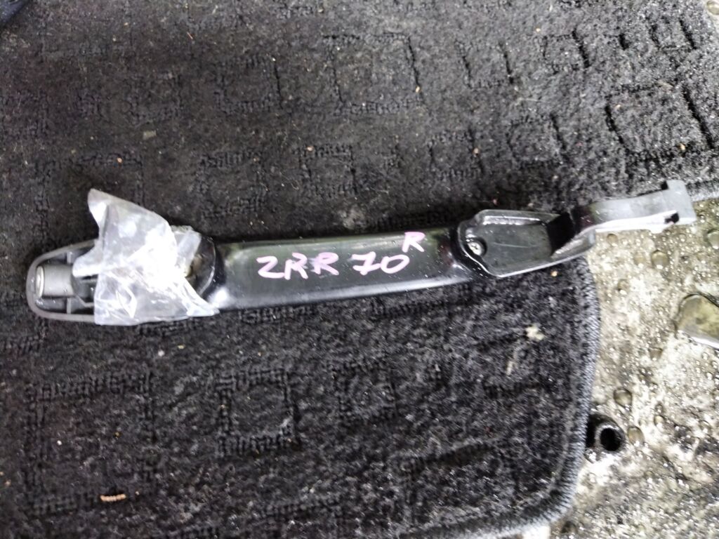 Ручка двери на Toyota Voxy ZRR70G, Заднее расположение