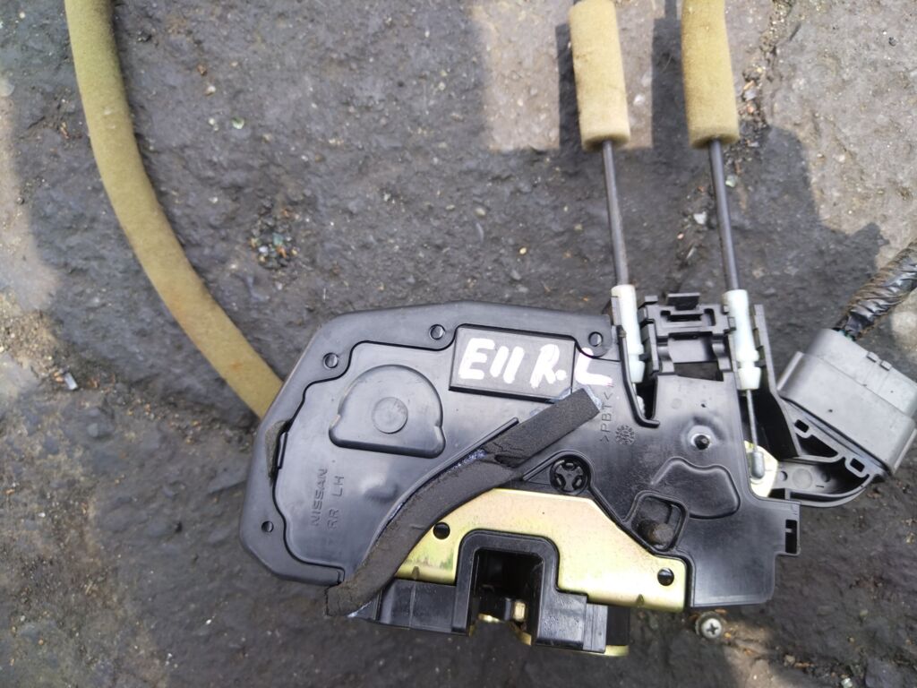 Замок двери на Nissan Note E11, Заднее Левое расположение