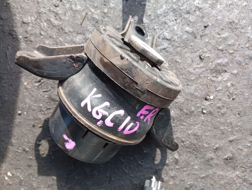 Подушка двигателя на Toyota Passo KGC10 1KR-FE Фото 2
