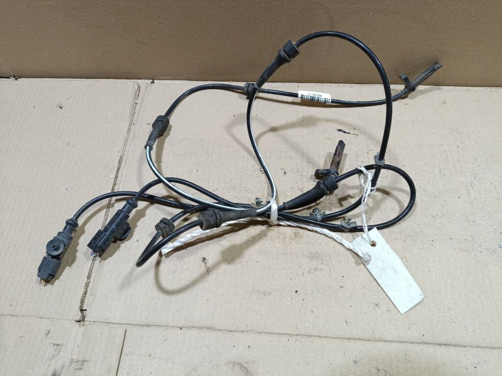 Датчик ABS на Nissan Tiida Latio SC11 47910-ED000, Переднее расположение
