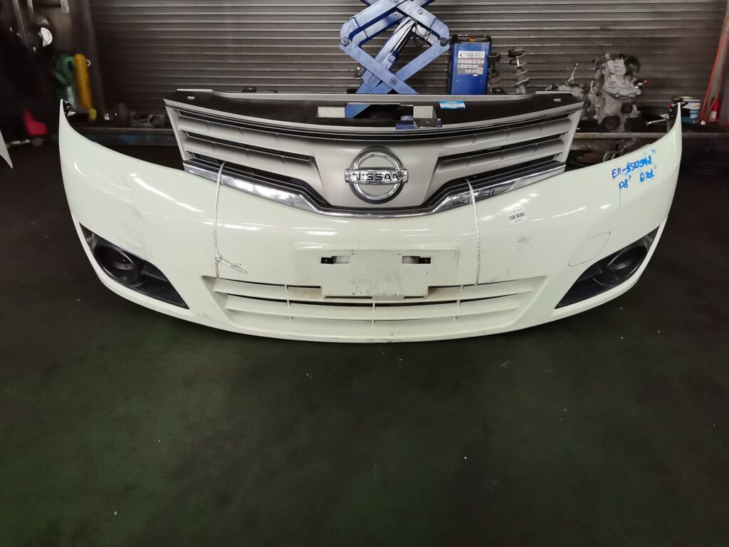 Бампер на Nissan Note E11, Переднее расположение