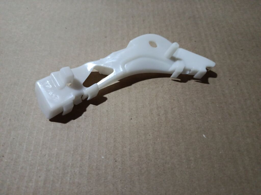 Крепление бампера GJ6A50E11C на Mazda Atenza GG3P Фото 3