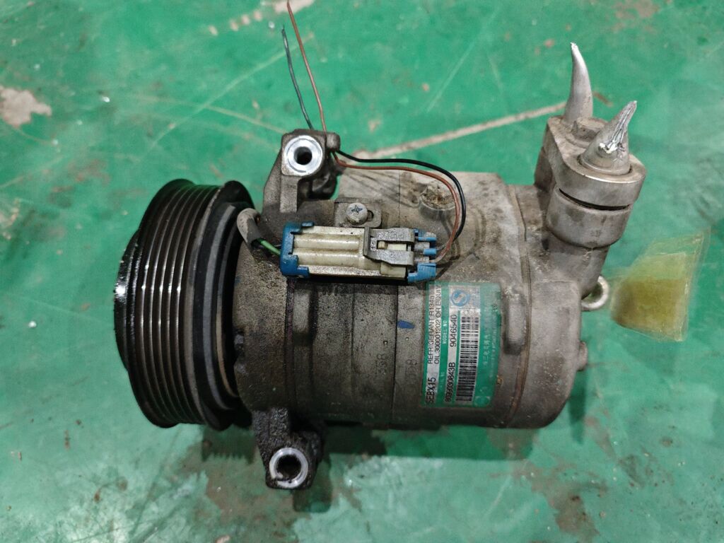Компрессор кондиционера на Chevrolet Cruze J300 F16D3 9046540