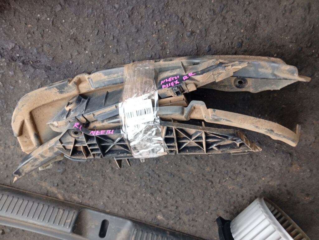 Крепление бампера на Toyota Allex NZE121 52592-13040  52591-13040, Заднее расположение