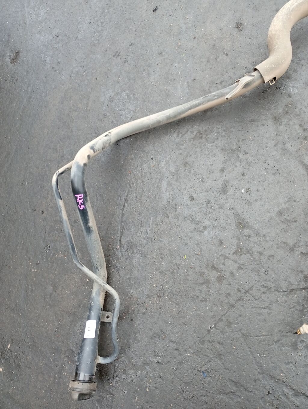 Заливная горловина топливного бака на Honda Stepwgn RK5 R20A