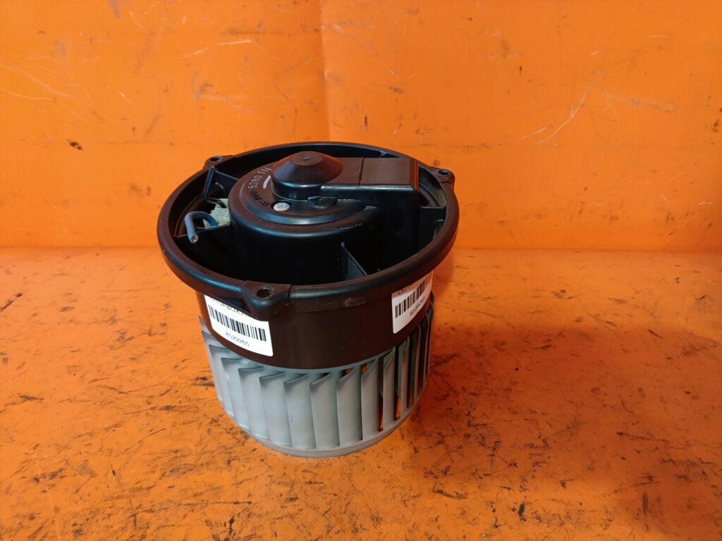 Мотор печки MN140153 на Mitsubishi Colt Plus Z23W Фото 3 Мотор печки MN140153 на Mitsubishi Colt Plus Z23W Фото 3