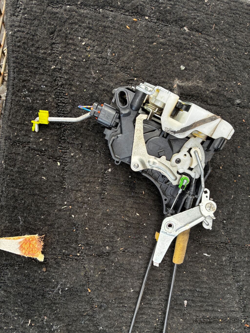 Замок двери на Mitsubishi Grandis NA4W, Переднее Левое расположение