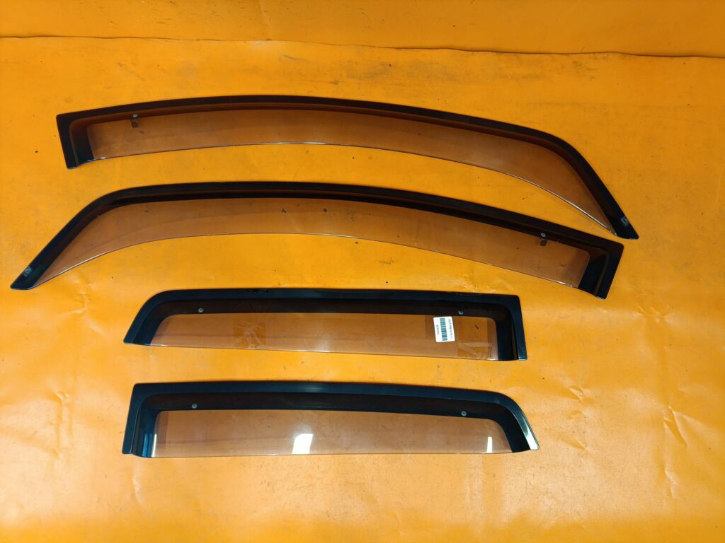 Ветровик на Mitsubishi Colt Plus Z23W