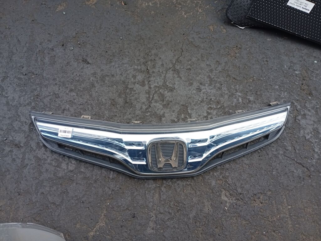 Решетка радиатора на Honda Fit Hybrid GP1 71121-TF2-901-M1