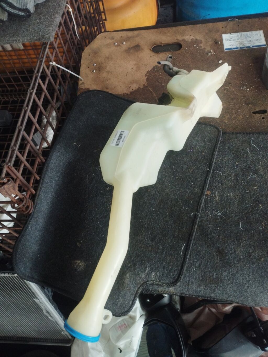 Бачок омывателя на Honda Stepwgn RK1