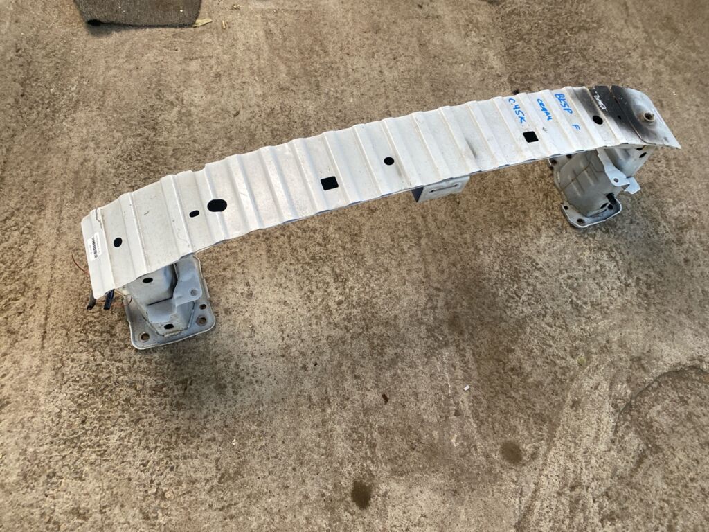 Жесткость бампера на Mazda Axela BK5P, Переднее расположение