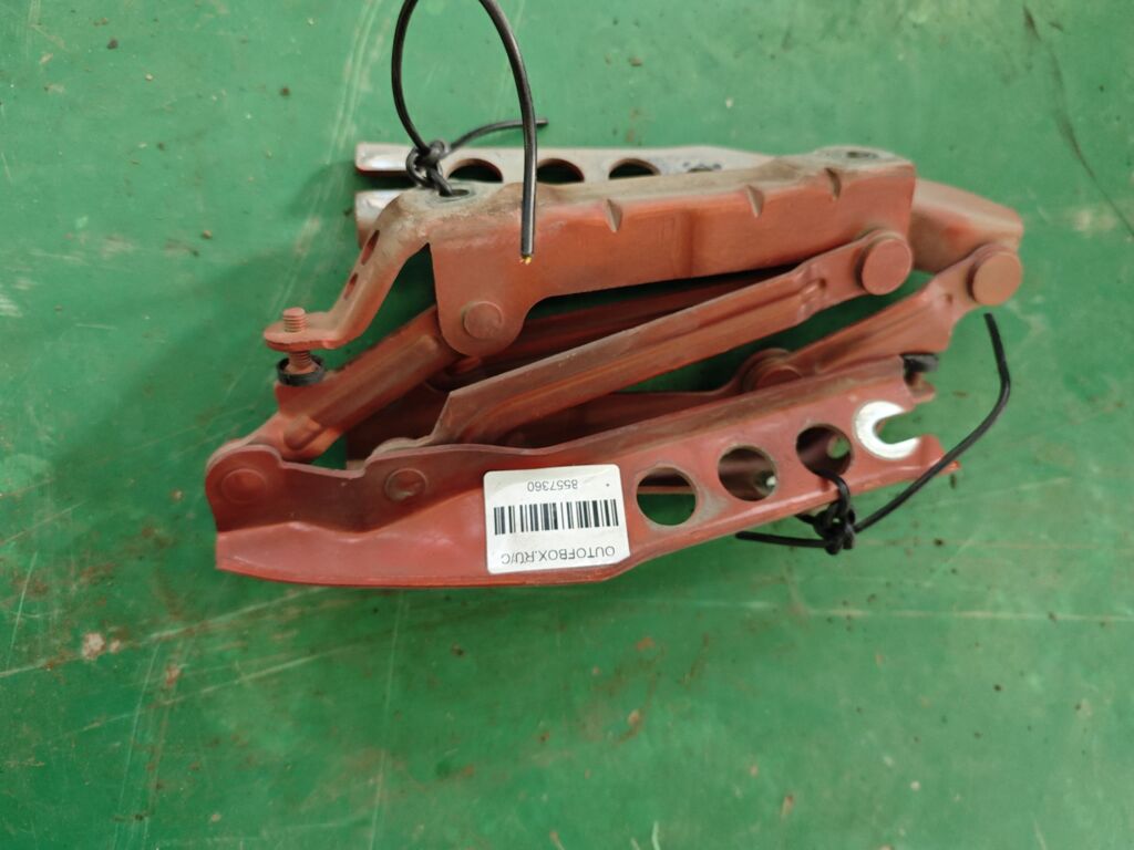 Крепление капота на Skoda Fabia 5J 5JD823301  5JD823302
