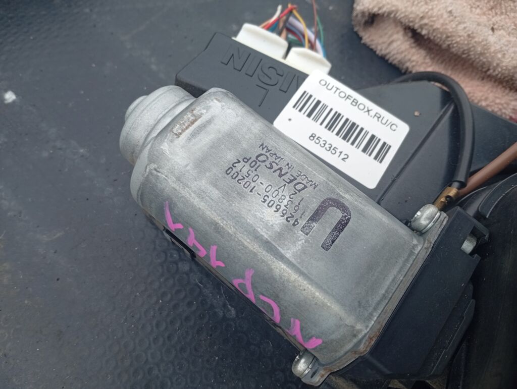 Доводчик двери 426605-10200 на Toyota Porte NCP141 Фото 2