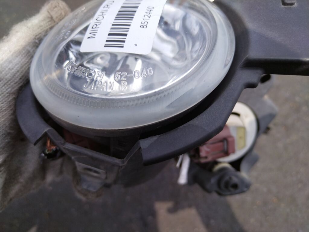 Туманка бамперная на Toyota Voxy AZR60G 52-040