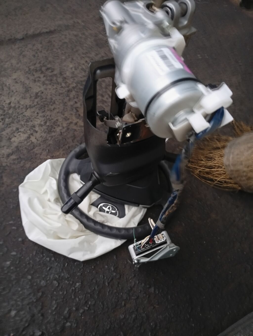 Рулевая колонка на Toyota Aqua NHP10