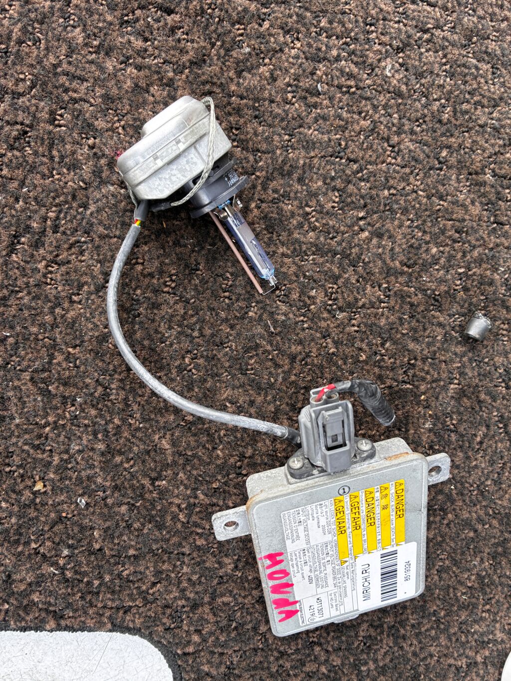 Блок розжига ксенона на Honda Fit GE6