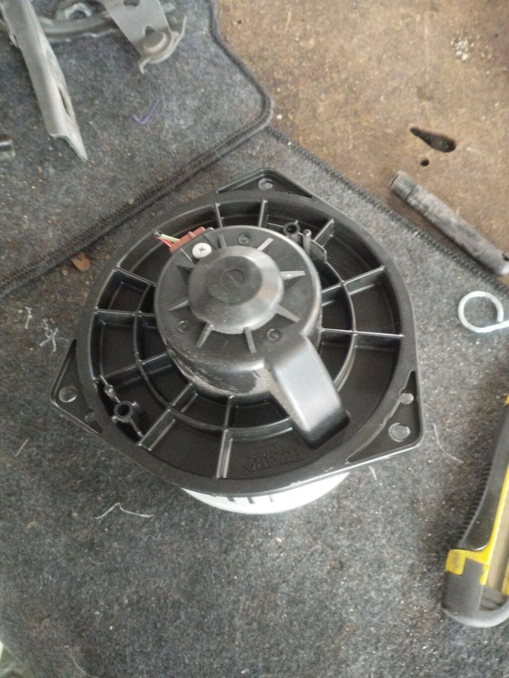 Мотор печки на Honda Stepwgn RK1