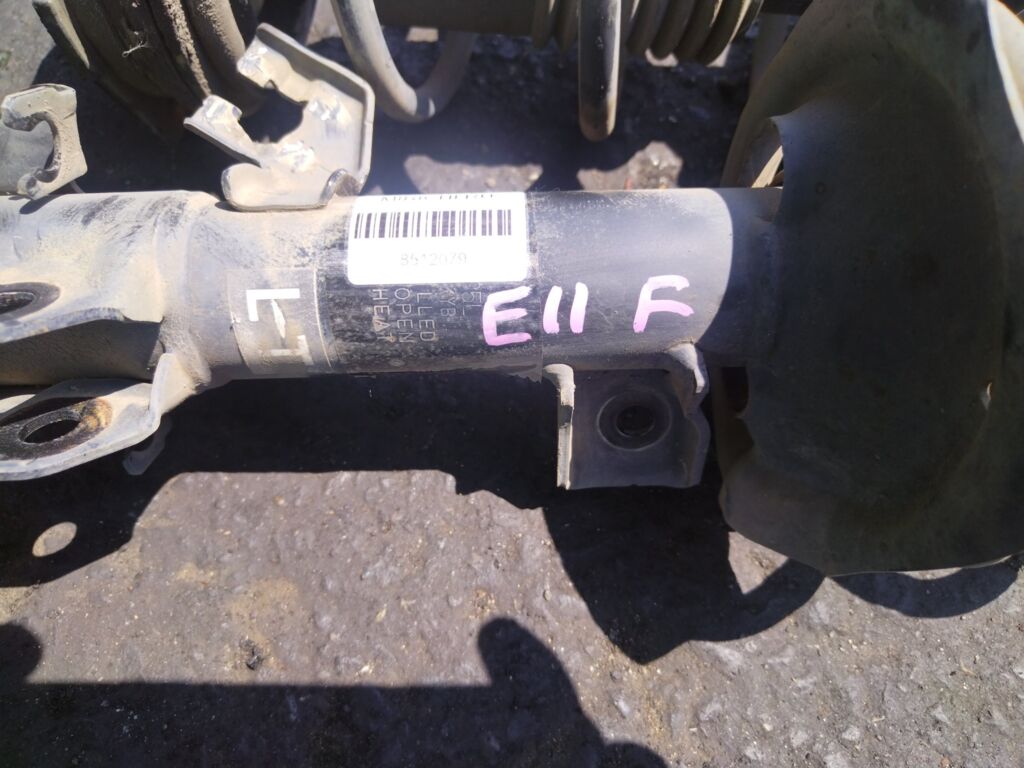 Стойка амортизатора на Nissan Note E11 HR15DE Фото 2