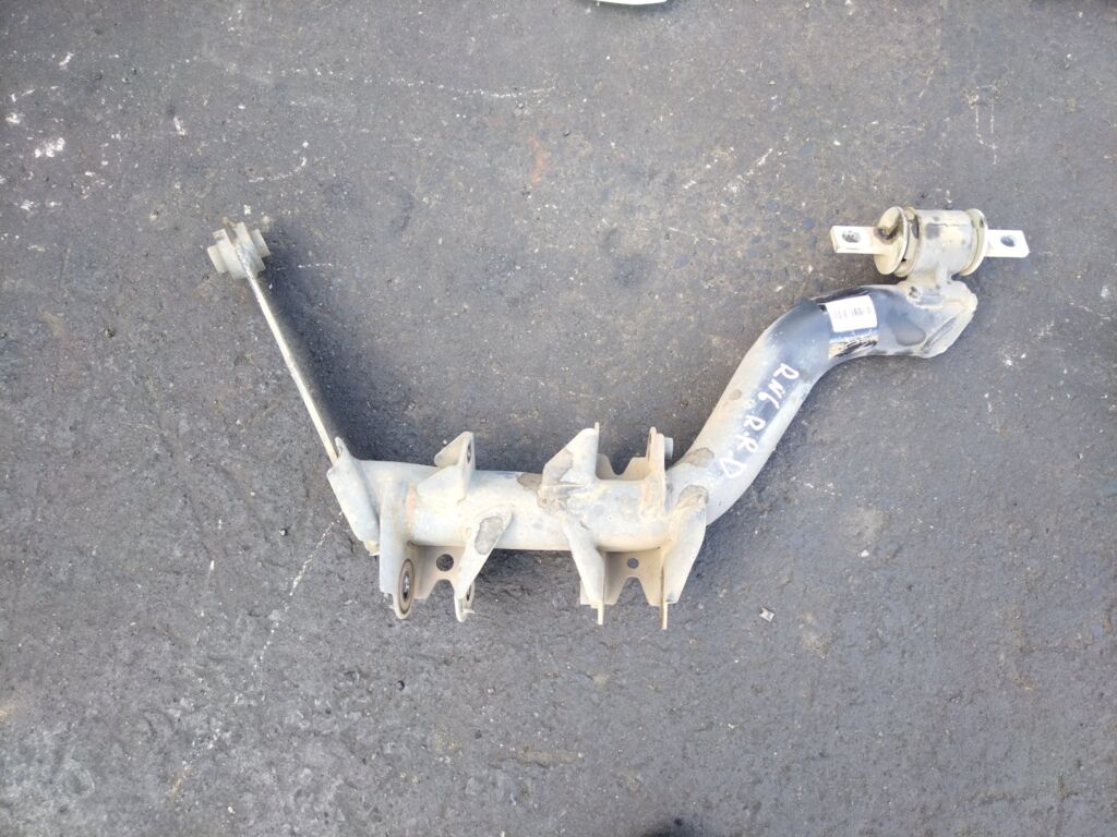 Рычаг на Honda Stream RN6 R18A, Заднее Правое Нижнее расположение