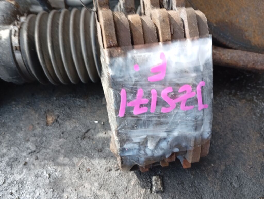 Тормозные колодки на Toyota Crown JZS171 1JZ-FSE Фото 2