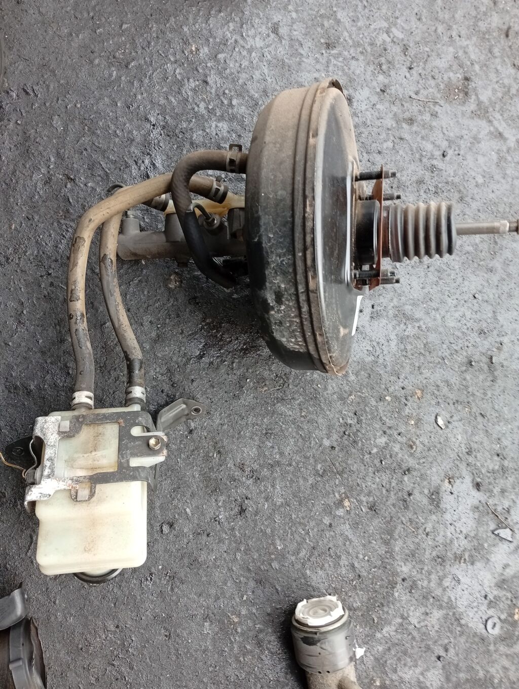 Главный тормозной цилиндр на Toyota Noah AZR65G 1AZ-FSE Фото 2