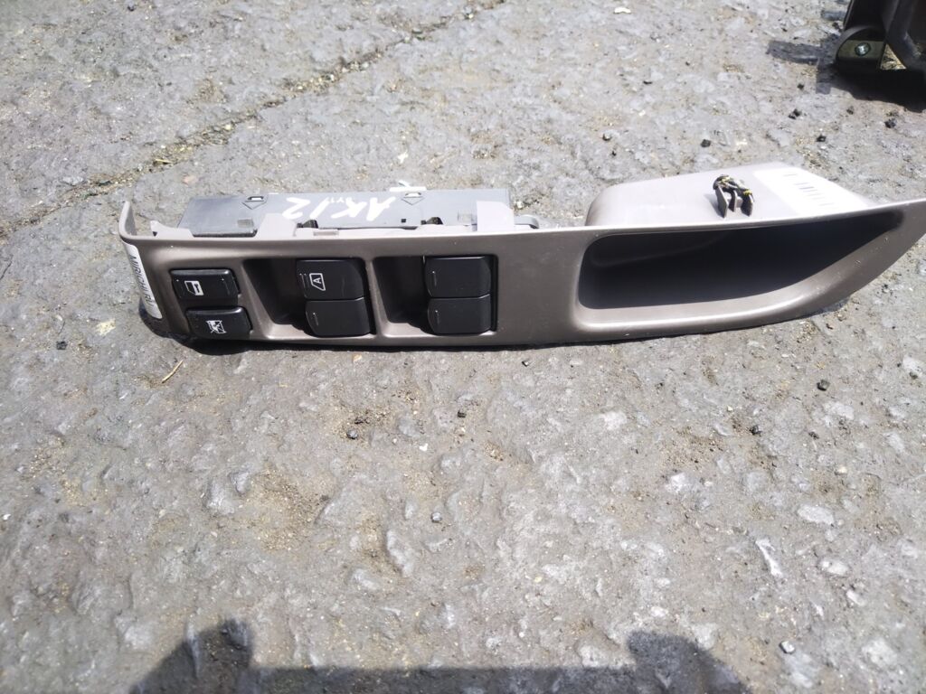 Блок упр-я стеклоподъемниками на Nissan March AK12, Переднее Правое расположение