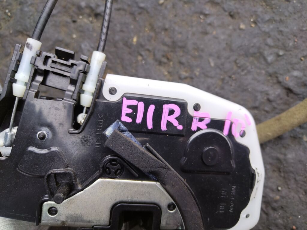 Замок двери на Nissan Note E11, Заднее Правое расположение