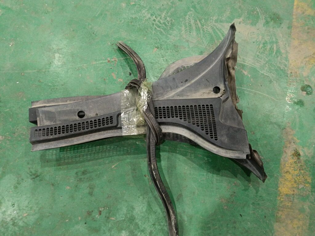 Решетка под лобовое стекло на Skoda Superb 3T 3T0819416A  3T1819415A
