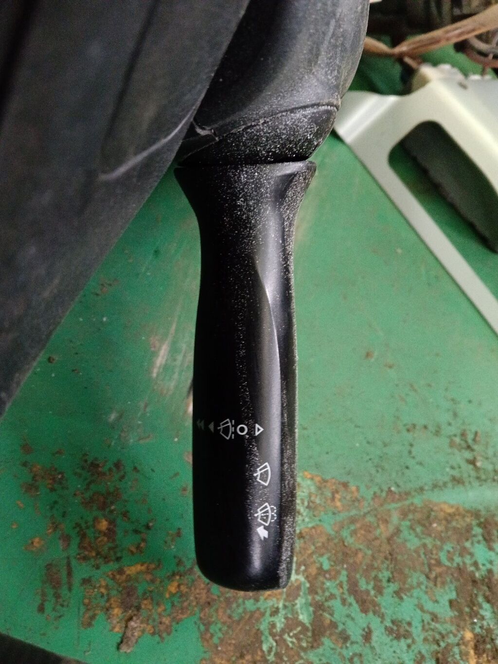 Переключатель поворотов на Toyota Corolla ZZE150L