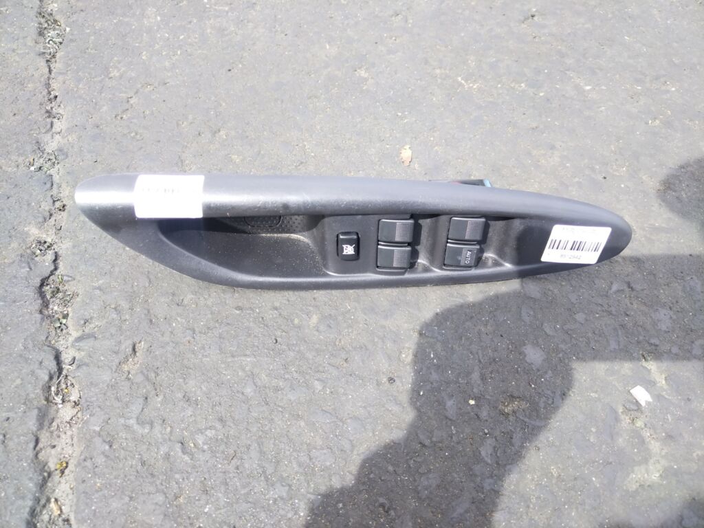 Блок упр-я стеклоподъемниками на Mazda Mpv LW3W L120-66-350, Переднее Правое расположение