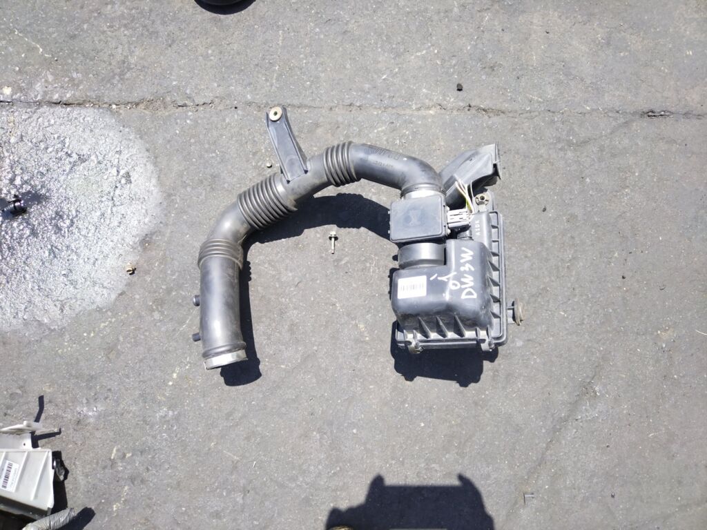 Корпус воздушного фильтра на Mazda Demio DW3W B3 Фото 2