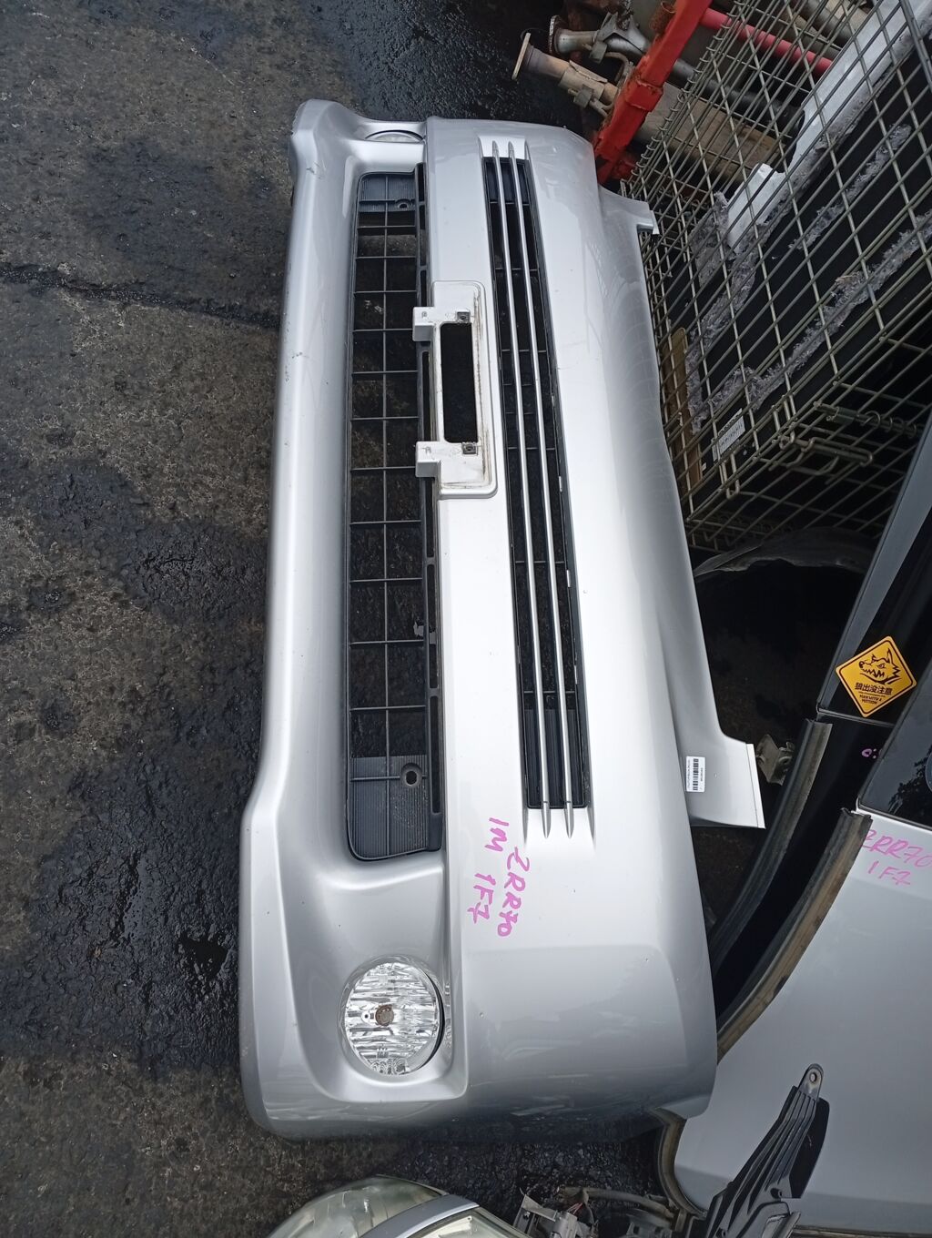 Бампер на Toyota Voxy ZRR70G 42-34 52119-28D50/60, Переднее расположение