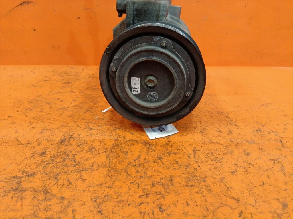 Компрессор кондиционера на Honda Stepwgn RF3 K20A Фото 3