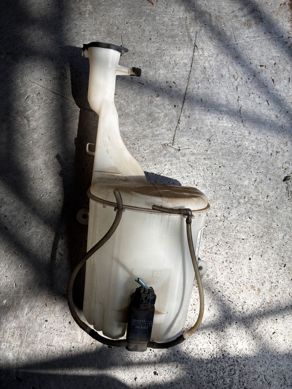 Бачок омывателя на Toyota Ist NCP60 Фото 4