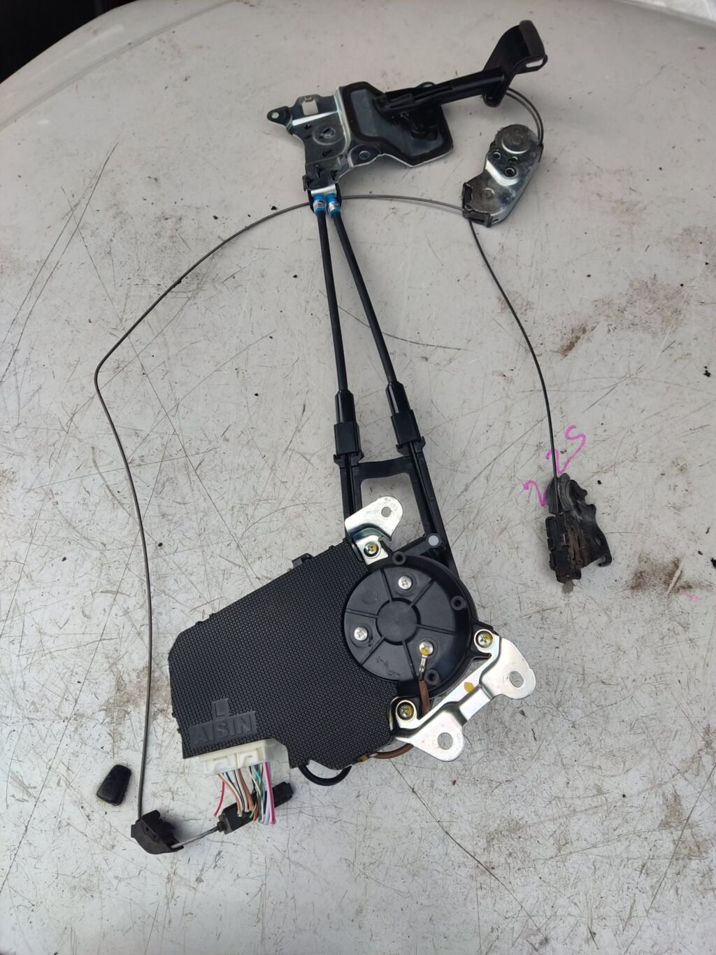 Доводчик двери на Toyota Porte NCP141 426605-10200, Левое расположение