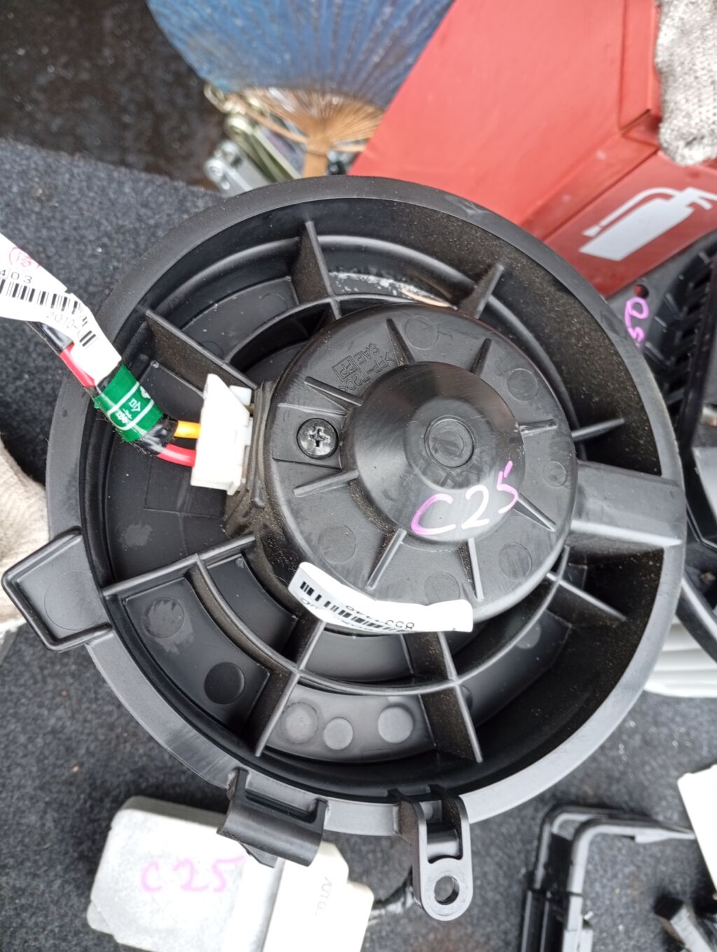 Мотор печки на Nissan Serena C25 27225EN000  27225EN00B  27225EN00C