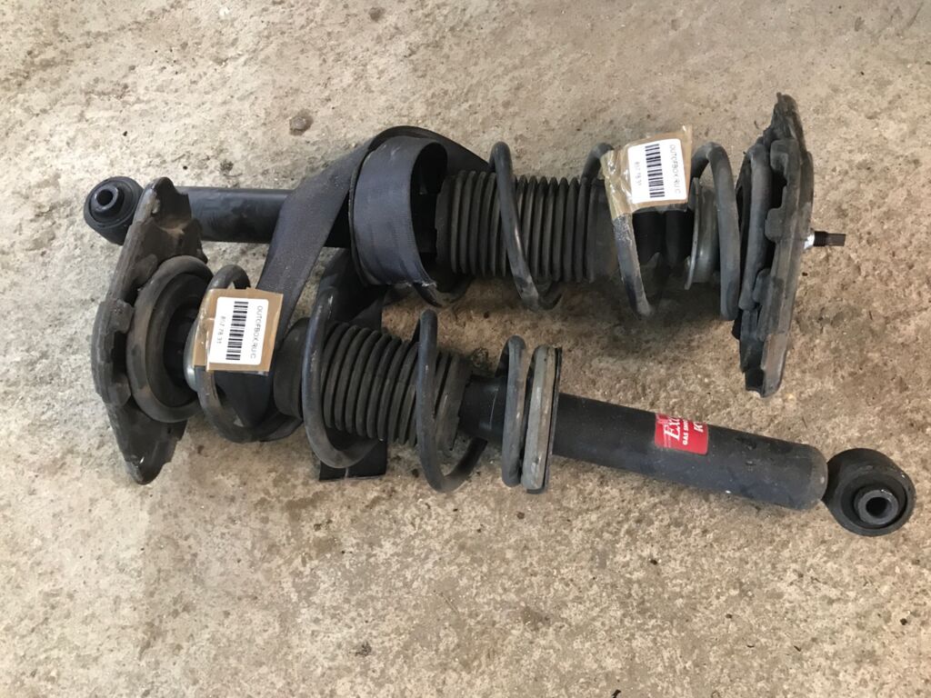Стойка амортизатора на Nissan Sunny FB15 341279  56210 4M400  56210 4M405  56210 4M425  56210 4M426  56210 4M427  56210 4Z000  56210 4Z005  56210 4Z025  56210 4Z027  56210 4Z600  56210 4Z625  56210 5M400  56210 5M425  56210 8M400  56210 8M600  CR-049-1790  CR-049R-B15  CR8821  SJ-049-1790  SST0040  ST-049-1790  ST-049R-B15, Заднее расположение
