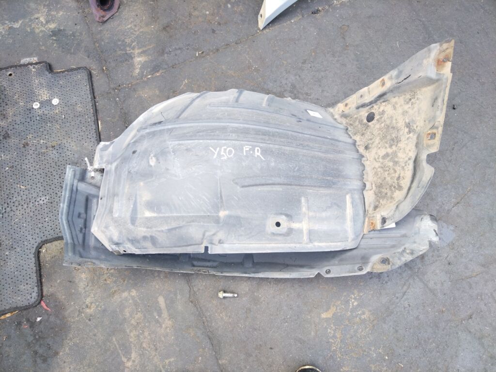 Подкрылок на Nissan Fuga Y50 VQ25DE 63842-EG000  63844-EJ70A, Переднее Правое расположение