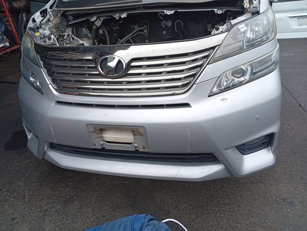 Бампер на Toyota Vellfire ANH20W 12-495 52119-58250/60, Переднее расположение