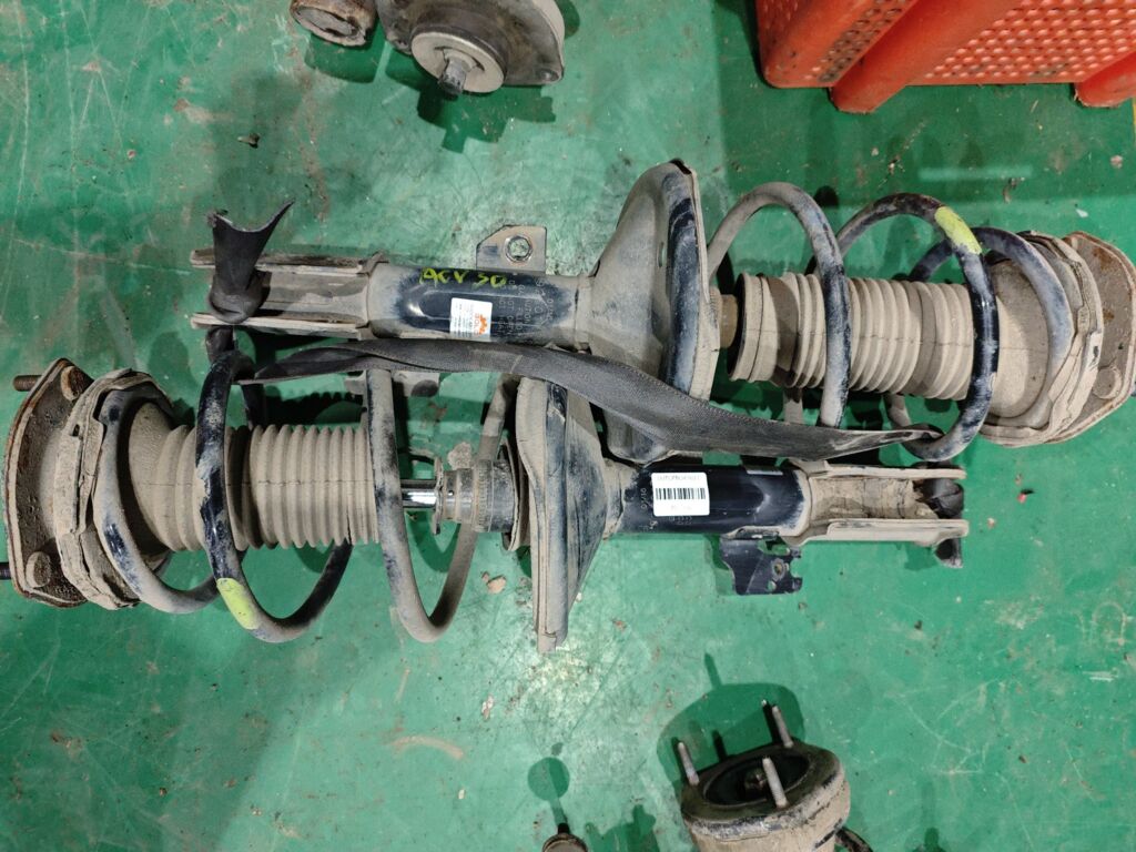Стойка амортизатора на Toyota Camry ACV30 2AZ-FE, Переднее расположение